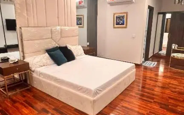 Grand Atrium Designer Apartment