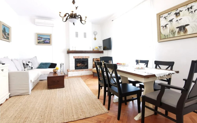 Awesome Home in Povljana With 4 Bedrooms and Wifi
