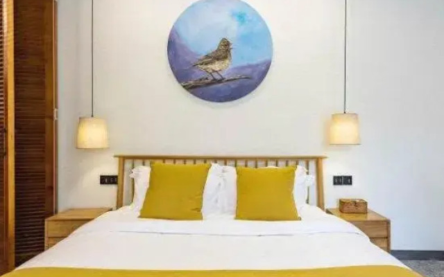 Qingcheng Mountain Qizhiquexipan Hot Spring Homestay