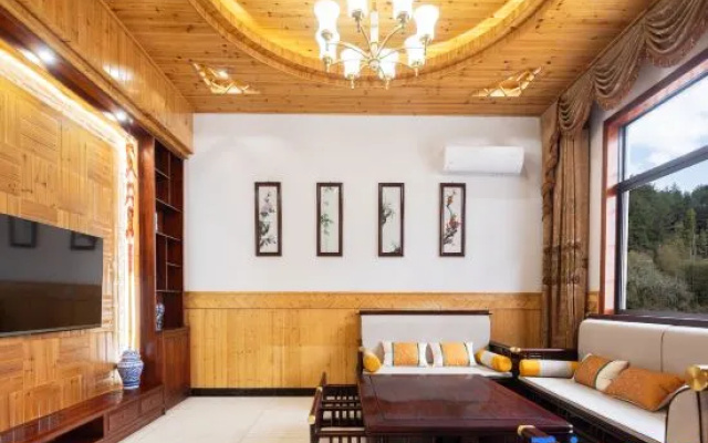 Dingjia Courtyard Homestay (Huangling Scenic Area)