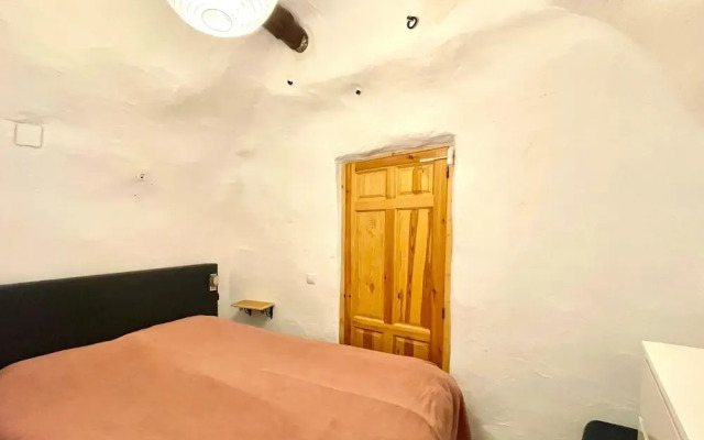 Cave House in Cullar Near Historic Centre