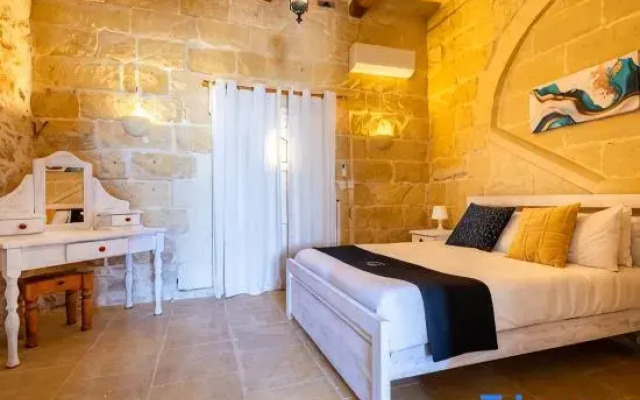 Villa Nirvana - 4 bedrooms (sleeps 8 + 2 kids) Qala village