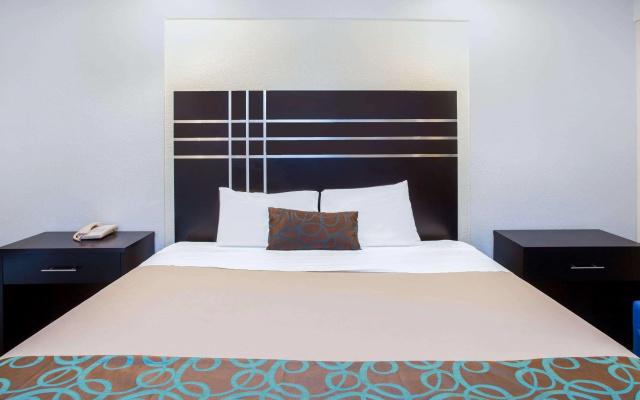 Travelodge by Wyndham Fresno Yosemite Area