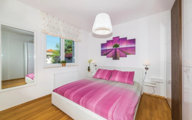 Stunning Home in Kastel Gomilica With Wifi and 4 Bedrooms