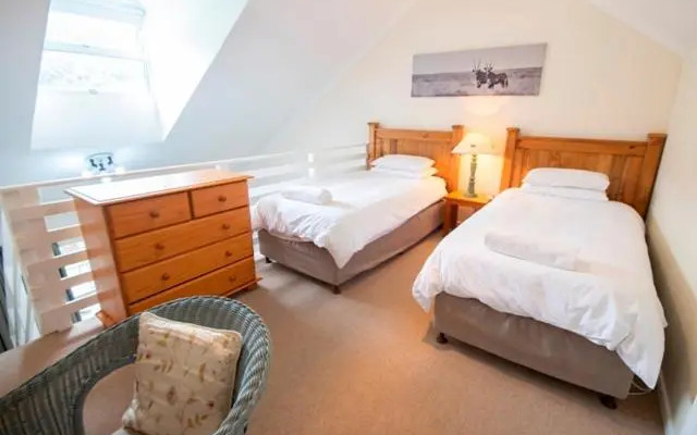 9 River Club Mews