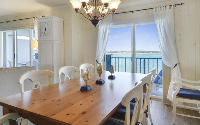 Harbour Island 307l 2 Bedroom Condo by RedAwning