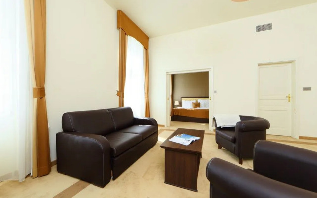 Ipoly Residence - Executive Hotel Suites