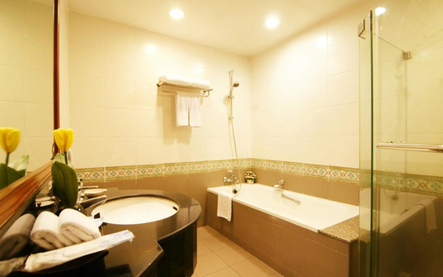 Grand Diamond Suites Hotel
