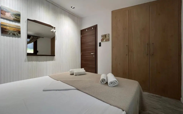 Glykadi Pine-House