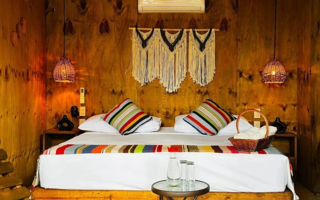 Straw hat suites La punta