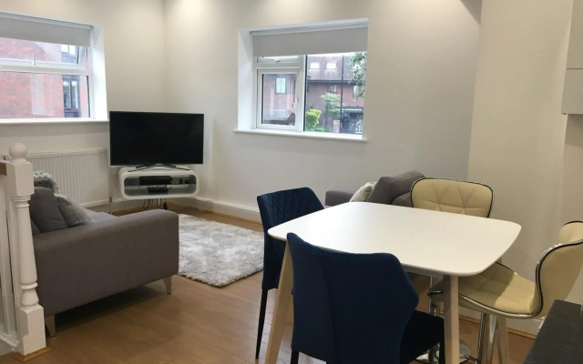 Luxurious 1 BED Serviced APARTMENT COBHAM