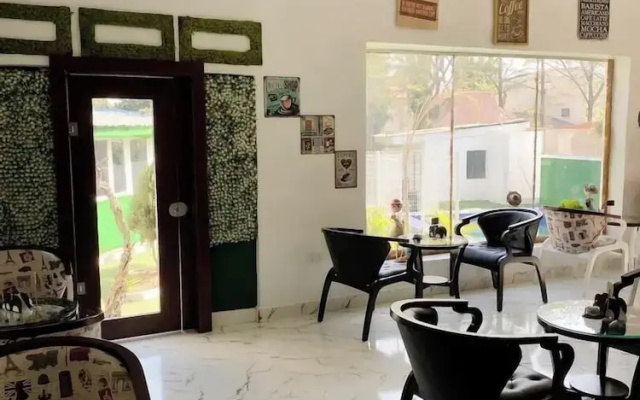 6129 Luxzri Apartment