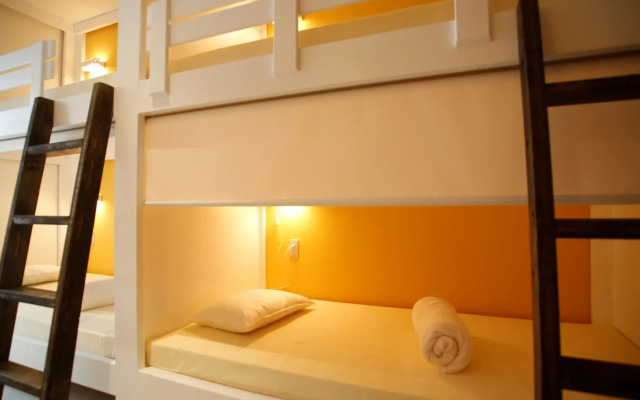 The LANAI HOSTEL