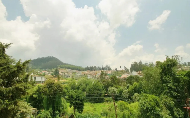 The Greenery - Holiday Inn by OYO Rooms