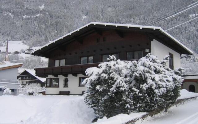 Отель Gästehaus Falkner Dorli вид на фасад