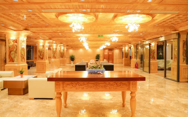 Phu Long Tam Ky Hotel & Restaurant