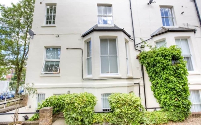 Апартаменты Eson2 - The Abbey Road Gem Apartment вид на фасад
