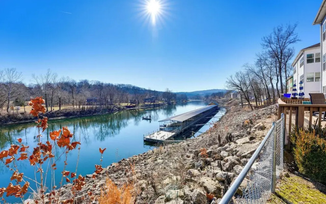 Updated Branson Condo w/ Lake Taneycomo Views!