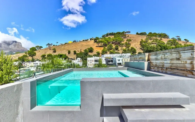 Penthouse With Rooftop Pool and Bbq Area