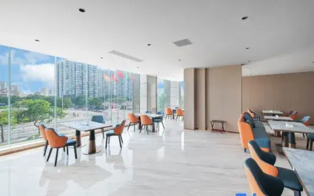 Weigang Supreme International Hotel (Beihai International Wharf Qiaogang Style Street)