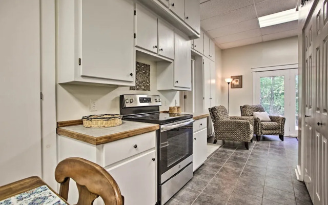 Spacious McGaheysville Family Retreat with Game Room