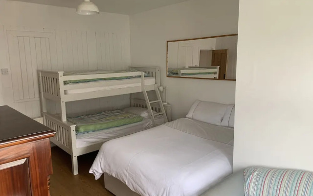 Stunning Cottage on the Beach Portnoo, Narin