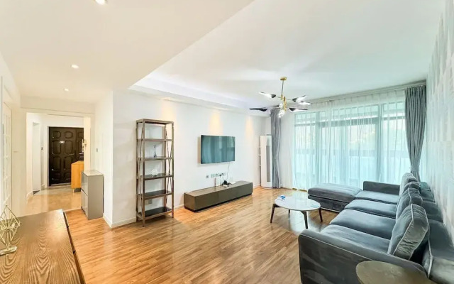 Tyms 3BR 2BA Apt Near Stadium Line 1 4