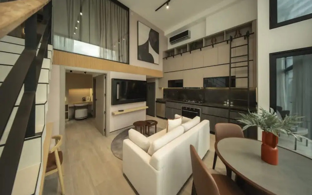 Luxury 2br Apt Pool Access