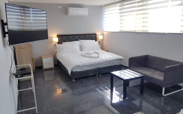 Lago Suites Hotel