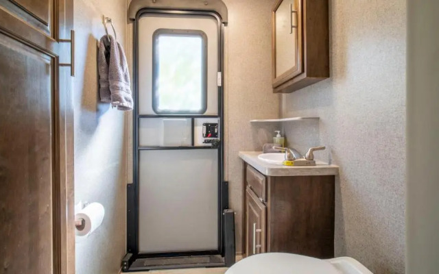 Fully Setup RV for Glamping OK64