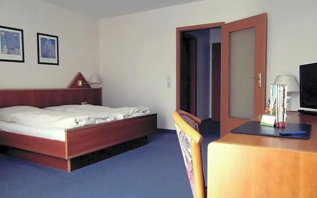 atrium Hotel