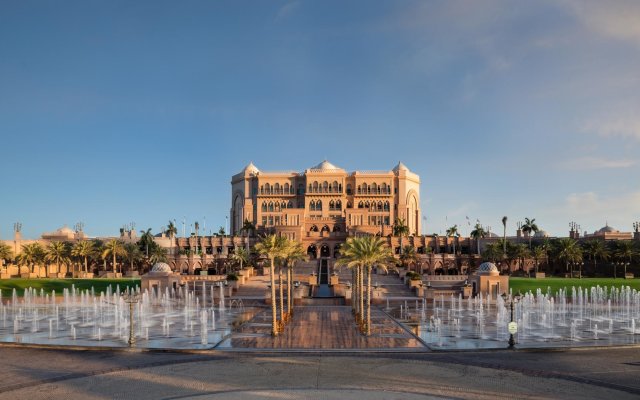 Отель Emirates Palace, Abu Dhabi ОАЭ, Абу-Даби - 2 отзыва об отеле, цены и фото номеров - забронировать отель Emirates Palace, Abu Dhabi онлайн вид на фасад