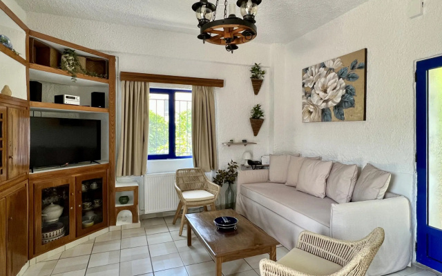 Maros Spitaki in Varipetro