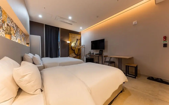 Hotel Road