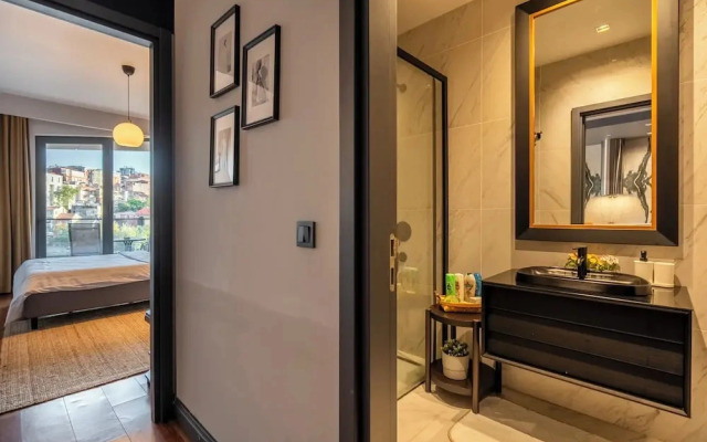Benesta Centro by GOLDFINCH