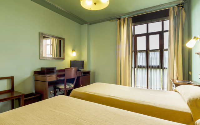 Hotel Azofra