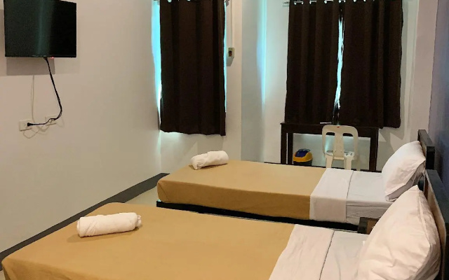 Apo Reef Travellers Hotel