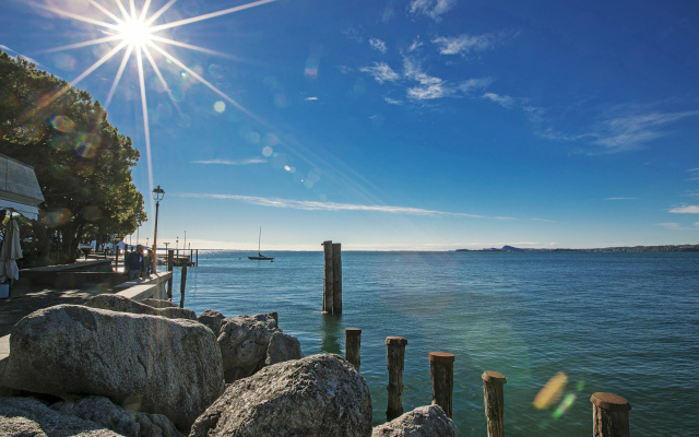 Spiaggia Azzurro -lakeside with terrace