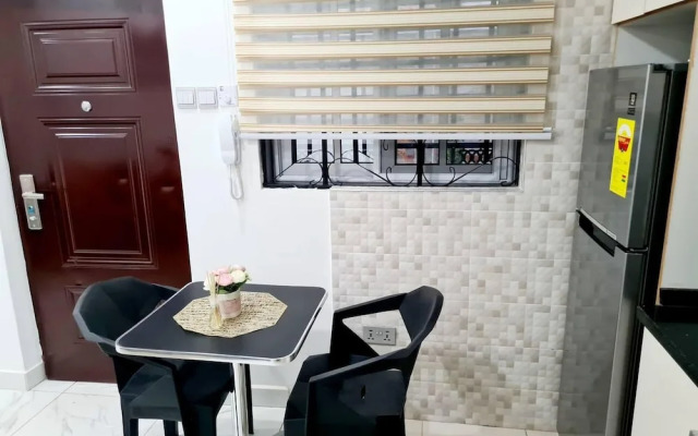 Comfy & Cozy Hideout ~ Close to Highway ~parking