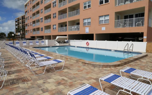 #411 Beach Place Condos