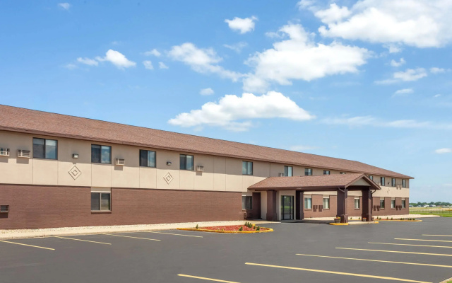 Baymont by Wyndham Oshkosh Airport