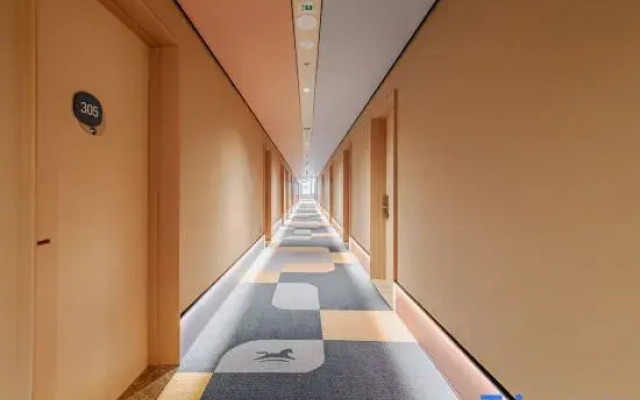 HanTing Hotel (Nanjing Olympic Sports Center Alibaba Center)