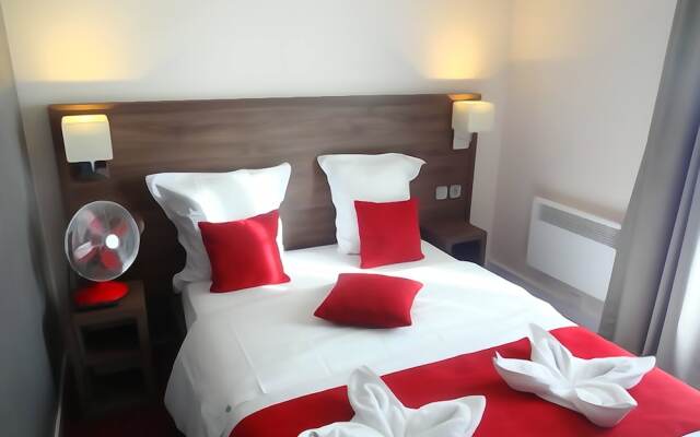 Hotel La Perle Montparnasse вид на фасад