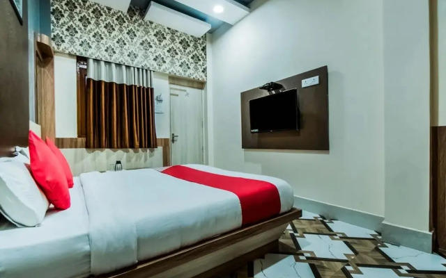 Oyo 28557 Hotel M V International