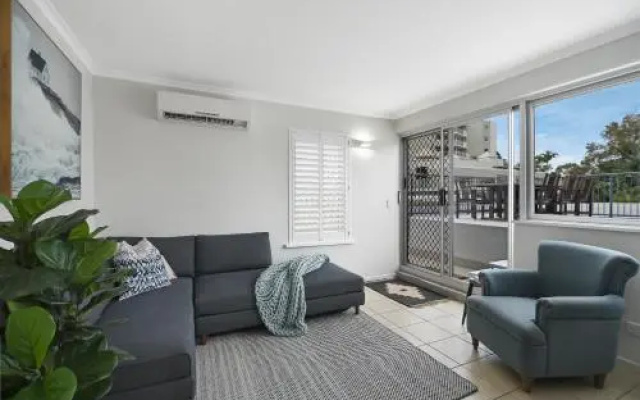 Renovated Moololaba Unit 100m To Beach