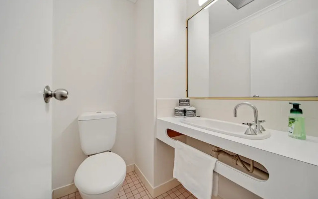 2-bed With Pool, Bbq, Tennis Court & Parking
