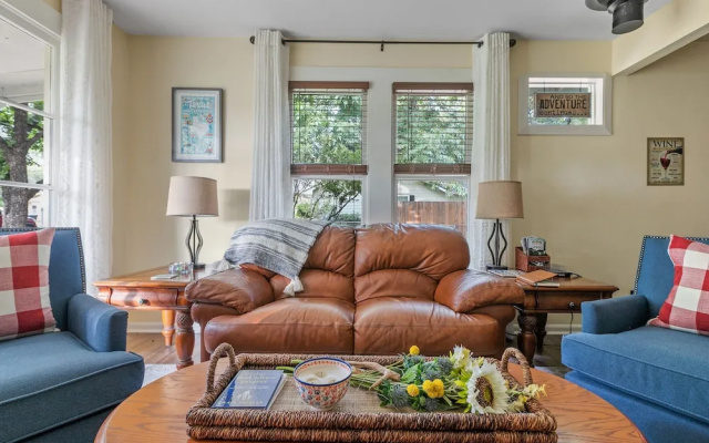 Cardinal Haus 2 Bedroom Home by RedAwning
