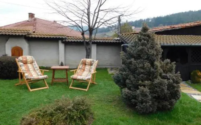 Family Vacation Home Topolnitza