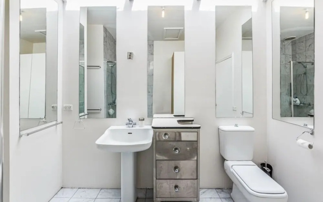Spoilt for Choice 2-bed/2-bath + Free Parking