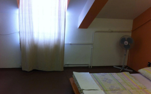 Zrinyi Hostel